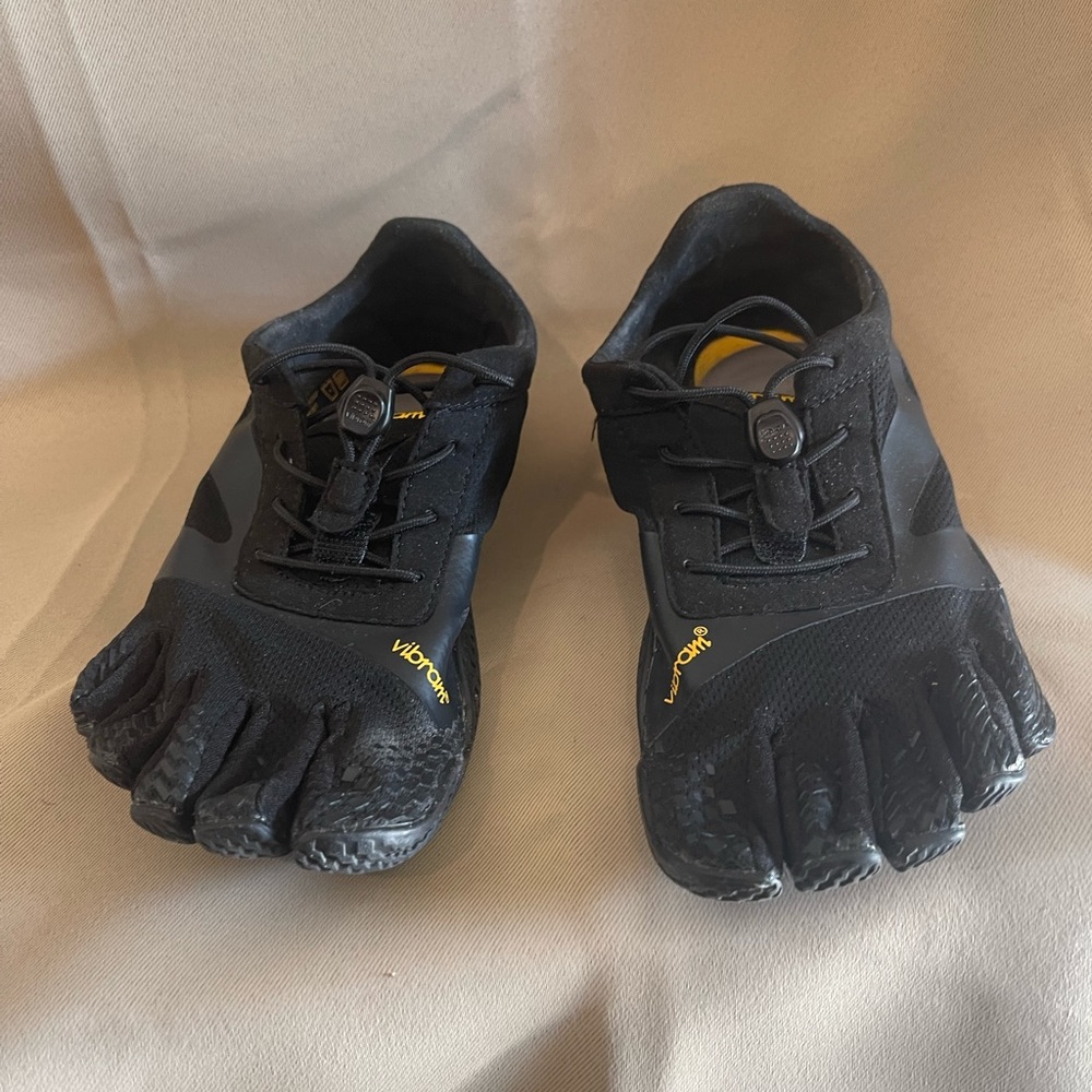 Flat vibram slipper